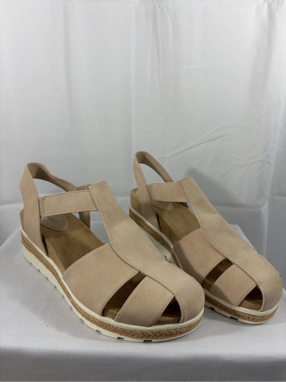 NWT Easy Street Women's Size 11W Beige Neutral Slingback Platform Sandals